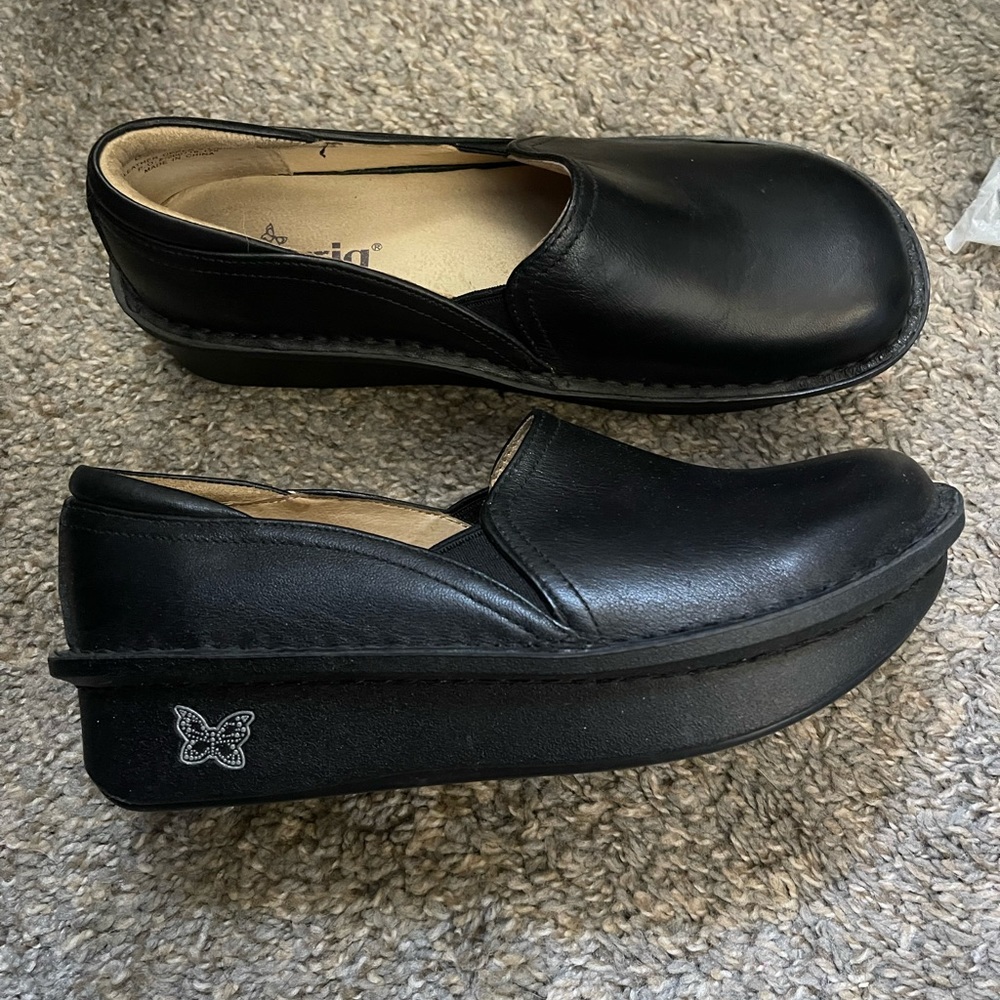 Alegria clogs